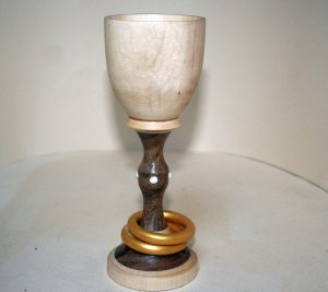 Goblet in beech and walnut